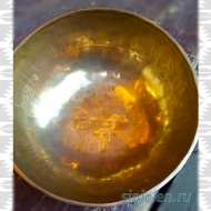 Тибетская  поющая чаша ручной ковки c мантрой «Ом» и символом атлантов